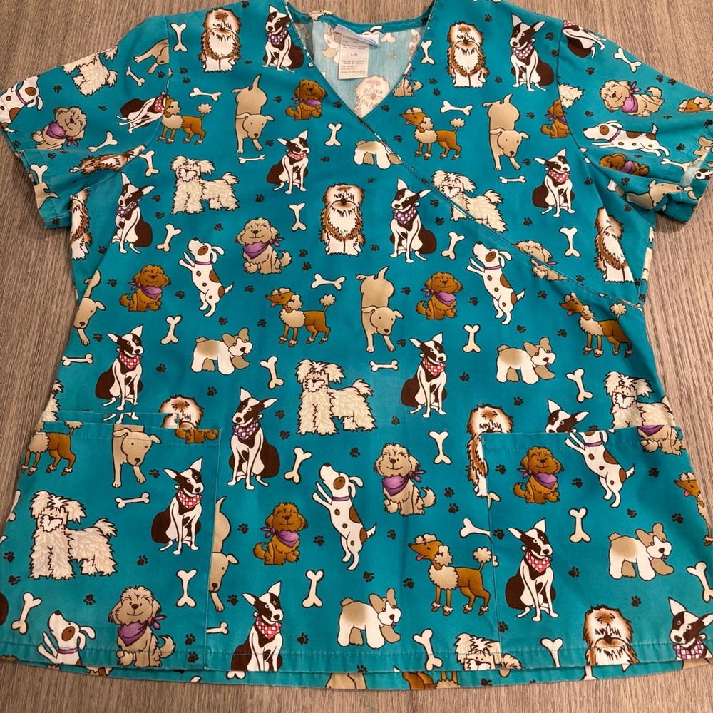 Scrubs Top Adorable Dogs & Dog Bones Teal With Pockets Tie Back Cinches Size L